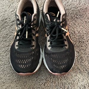 Women’s ASICS size 10 Gel Excite 6